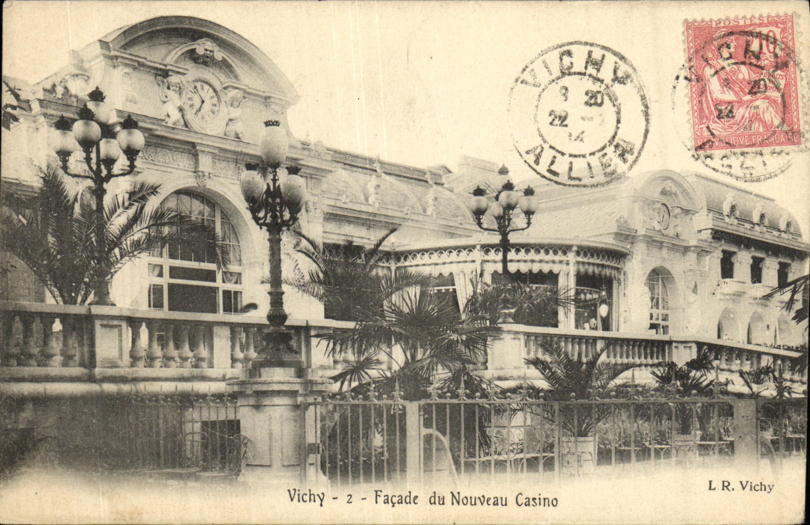 VINTAGE POSTCARD Vichy Frontage of the New Casino