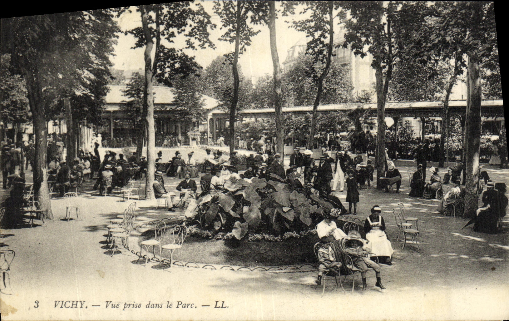 CPA Vichy Vue prise dans le Parc