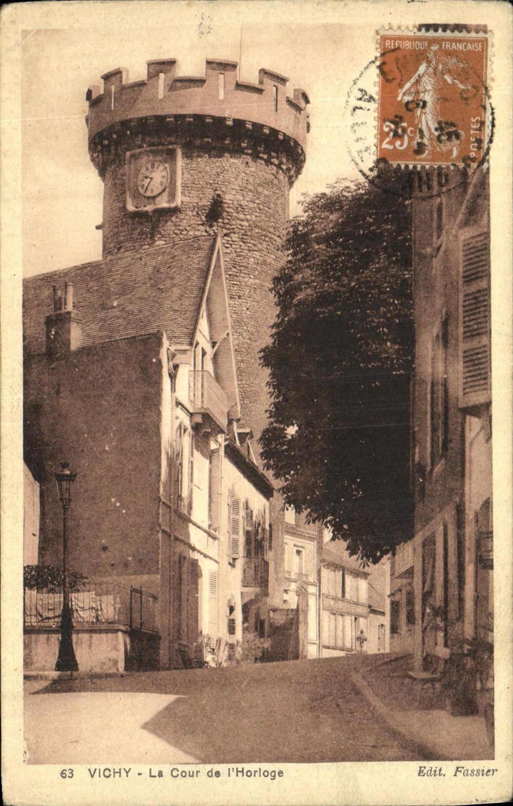 VINTAGE POSTCARD Vichy Court of L Clock