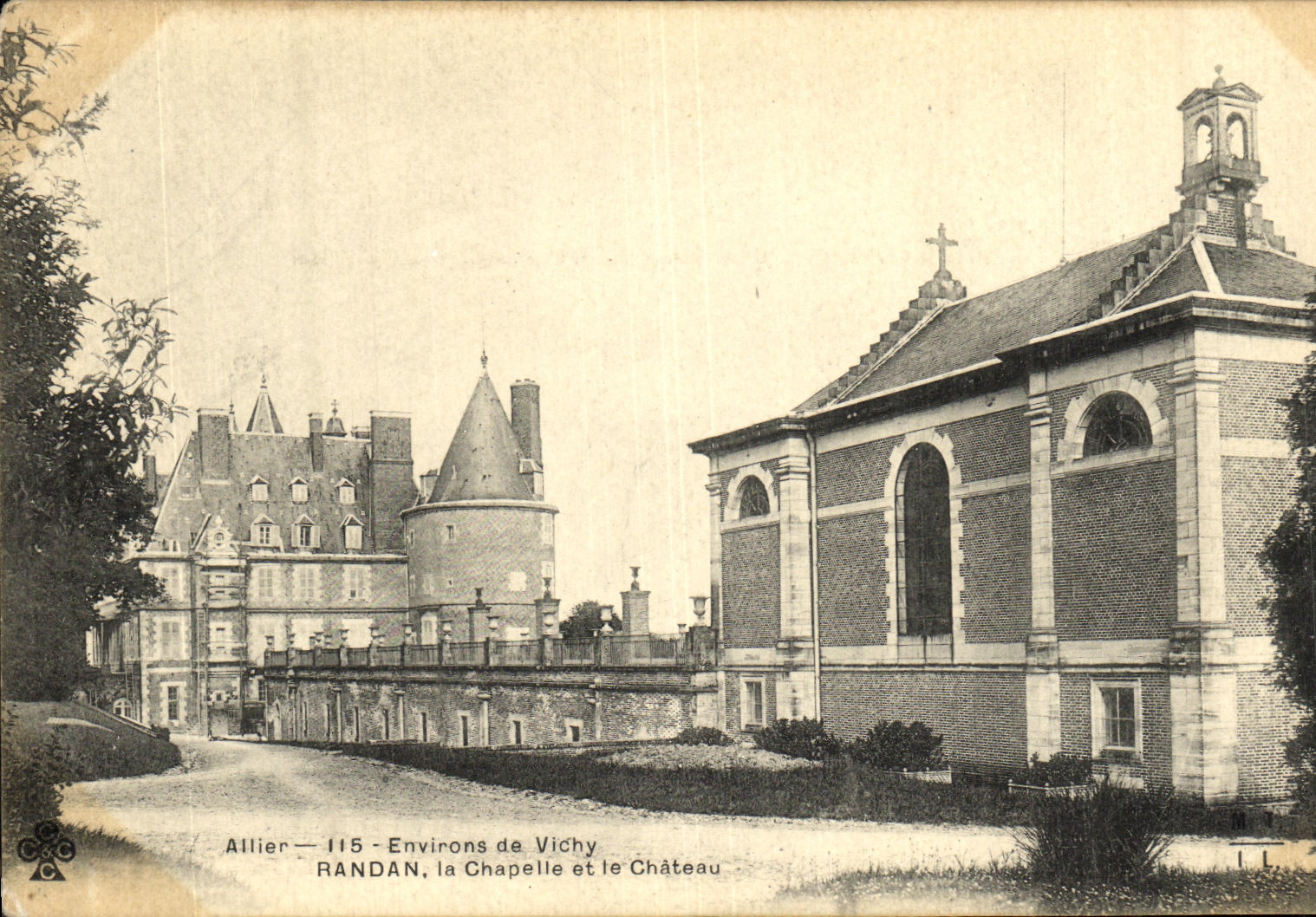 CPA Environs de Vichy Randan la Chapelle et le Chateau