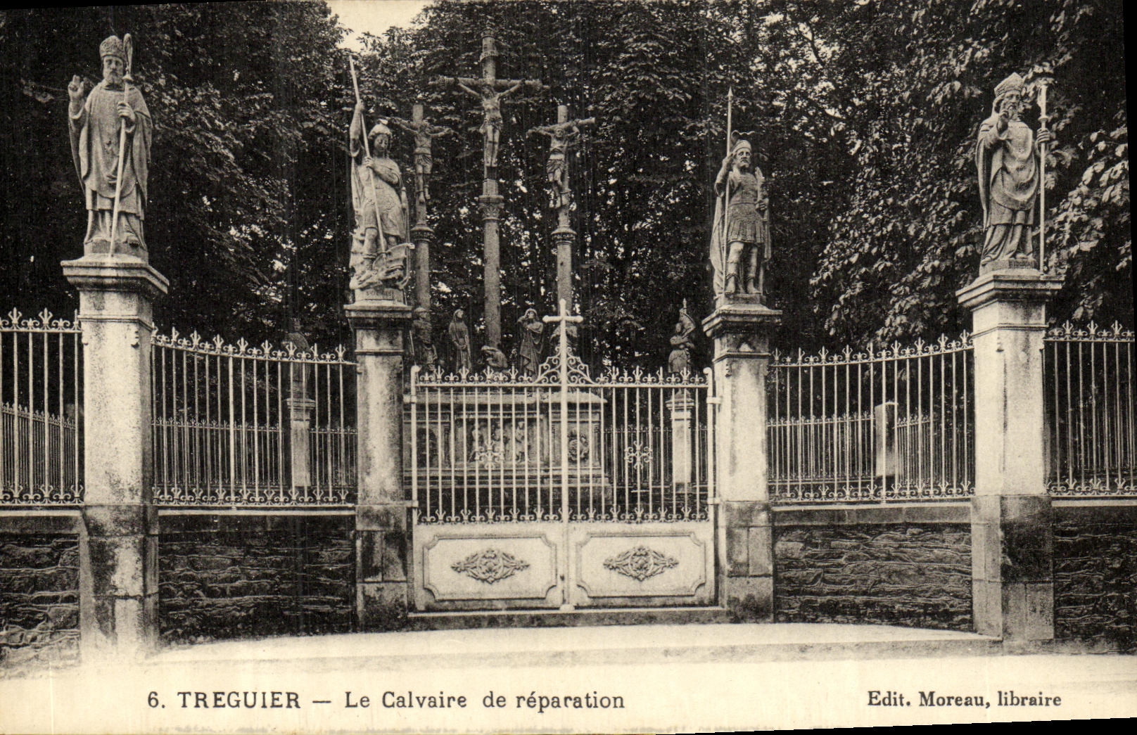 CPA Treguier Le Calvaire de Reparation