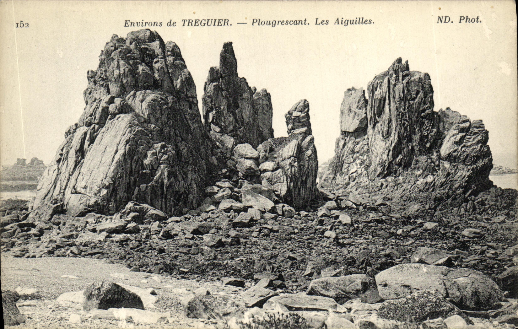 CPA environs de Treguier Plougrescant Les Aiguilles