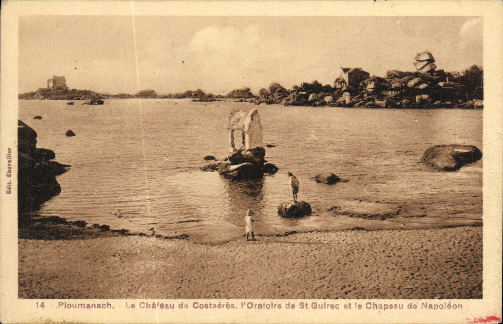 CPA Ploumanch Le Chateau Costaeres L Oratolre de St Guirec et le chapeau de Napoleon