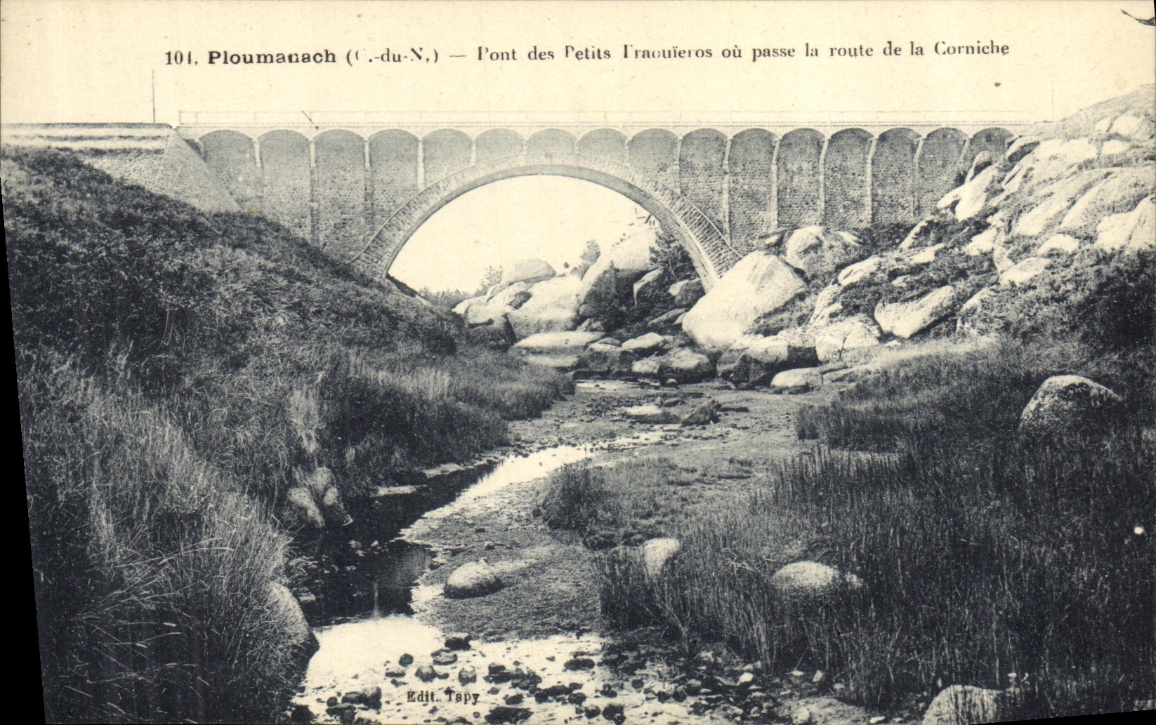 CPA Ploumanach Pont des Perits Traouieros ou passe la route de la Corniche