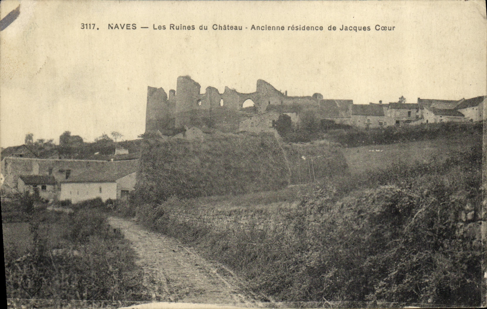 CPA Naves Les Ruines du Chateau Ancienne residence de Jacques Coeur