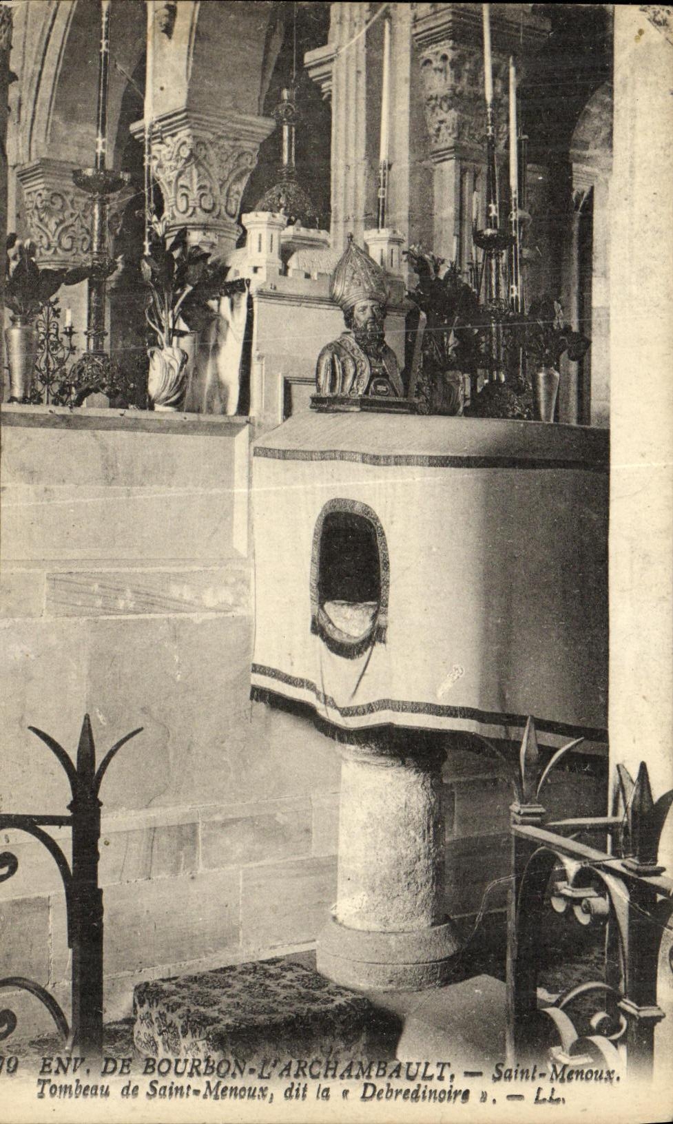 CPA Env de Bourbon L Archambault Saint Menoux Tombeau de Saint Menoux dit la Debredinoire