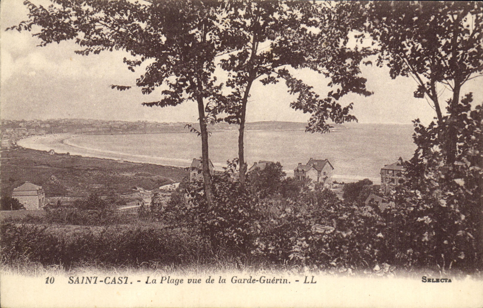 CPA Saint Cast La Plage vue de la Garde Guerin