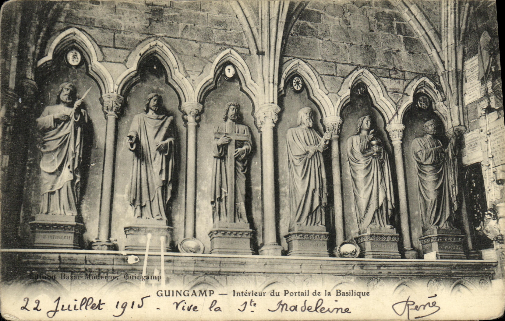 CPA Guingamp Interieur du Portail de la Basilique