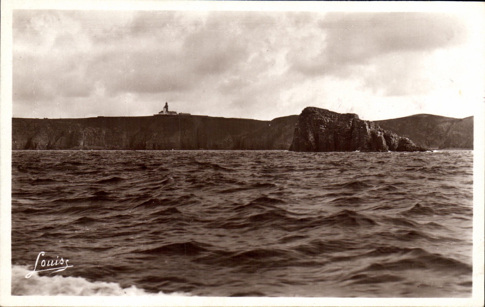 CPA Cap Frehel L amas et le phare vus du large 