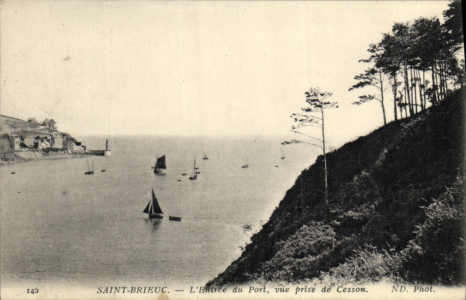 CPA Saint Brieuc L Entree du Port vue prise de Cesson