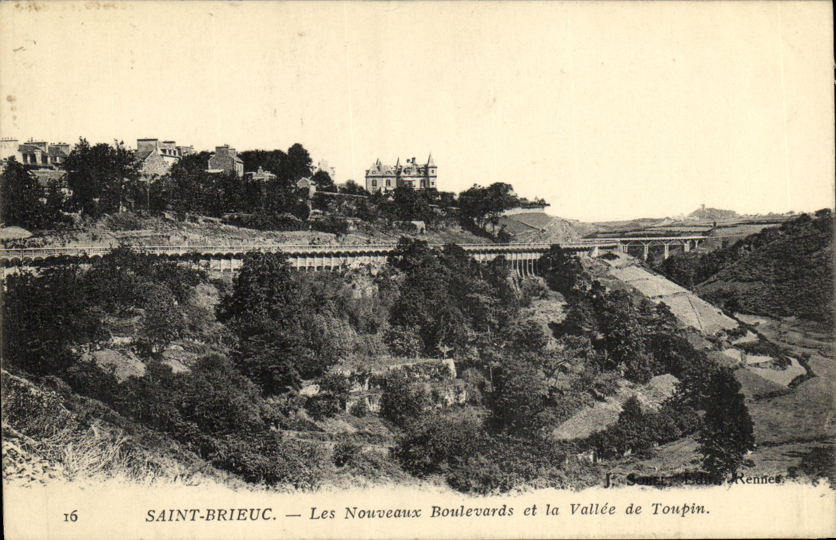 CPA Saint Brieuc Les Nouveaux Boulevards et la Vallee de Toupin