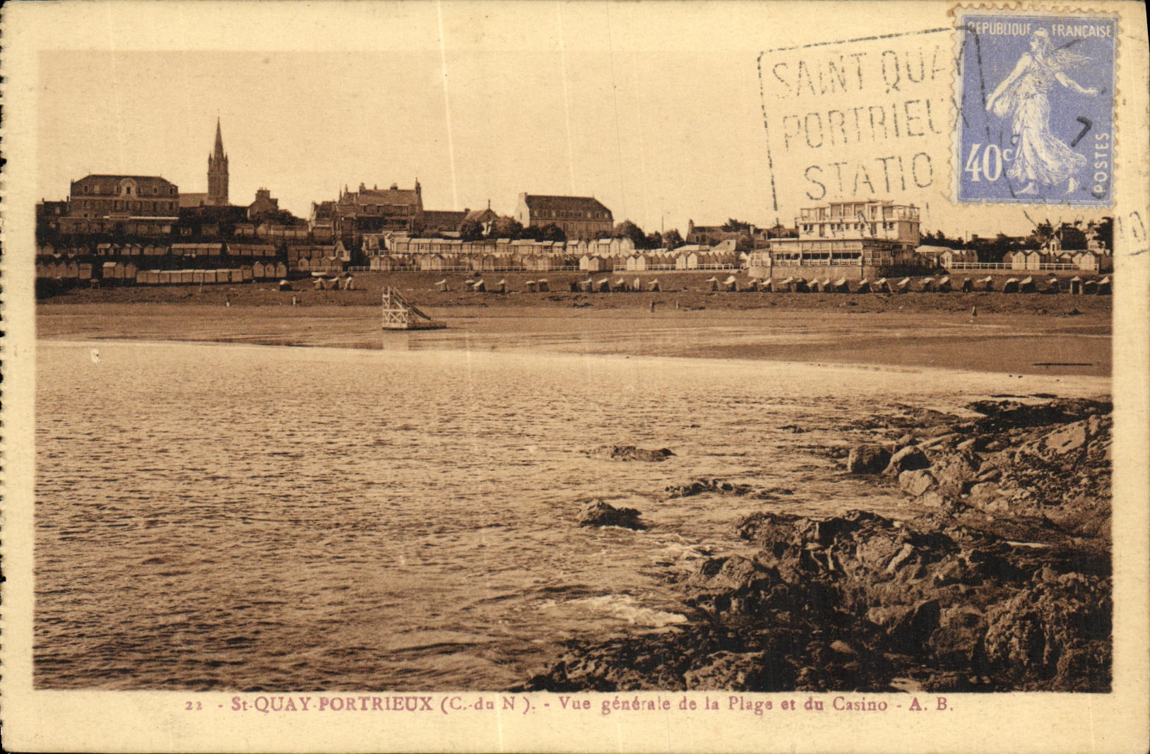 CPA St Quay Portrieux Vue generale de la Plage et du Casino
