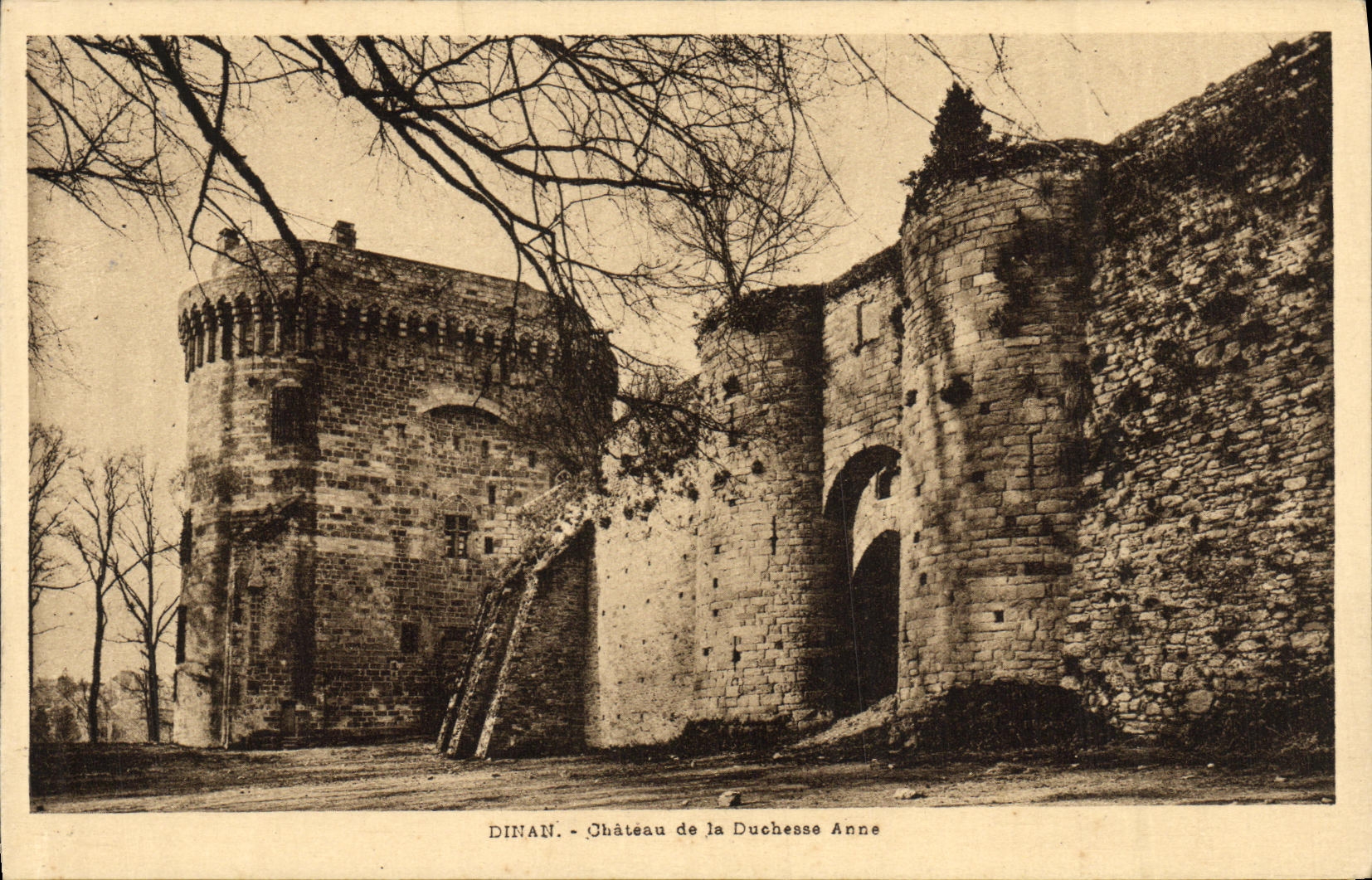 CPA Dinan Chateau de la Dochese Anne