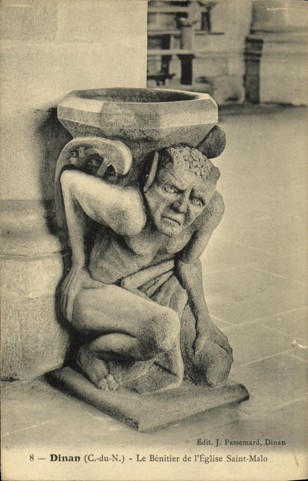 CPA Dinan Le Benitier de L Eglise Saint Malo