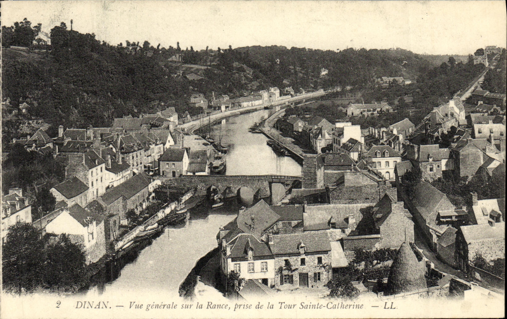 CPA Dinan Vue Generale sur la Rance Prise de la Tour