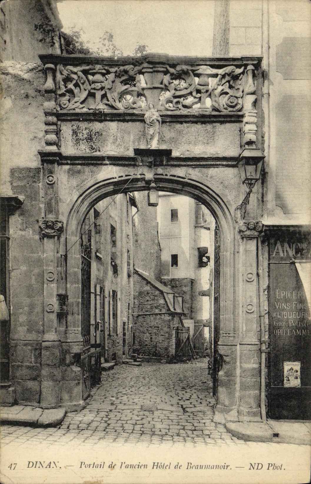 CPA Dinan Portail de L Ancien Hotel de Beaumanoir