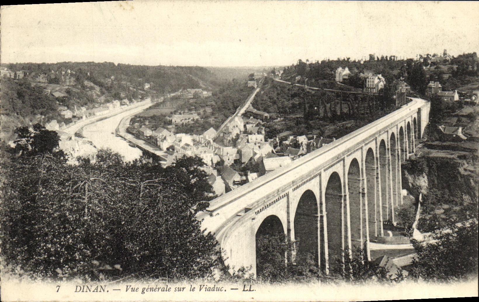 CPA Dinan Vue Generale sur le Viaduc