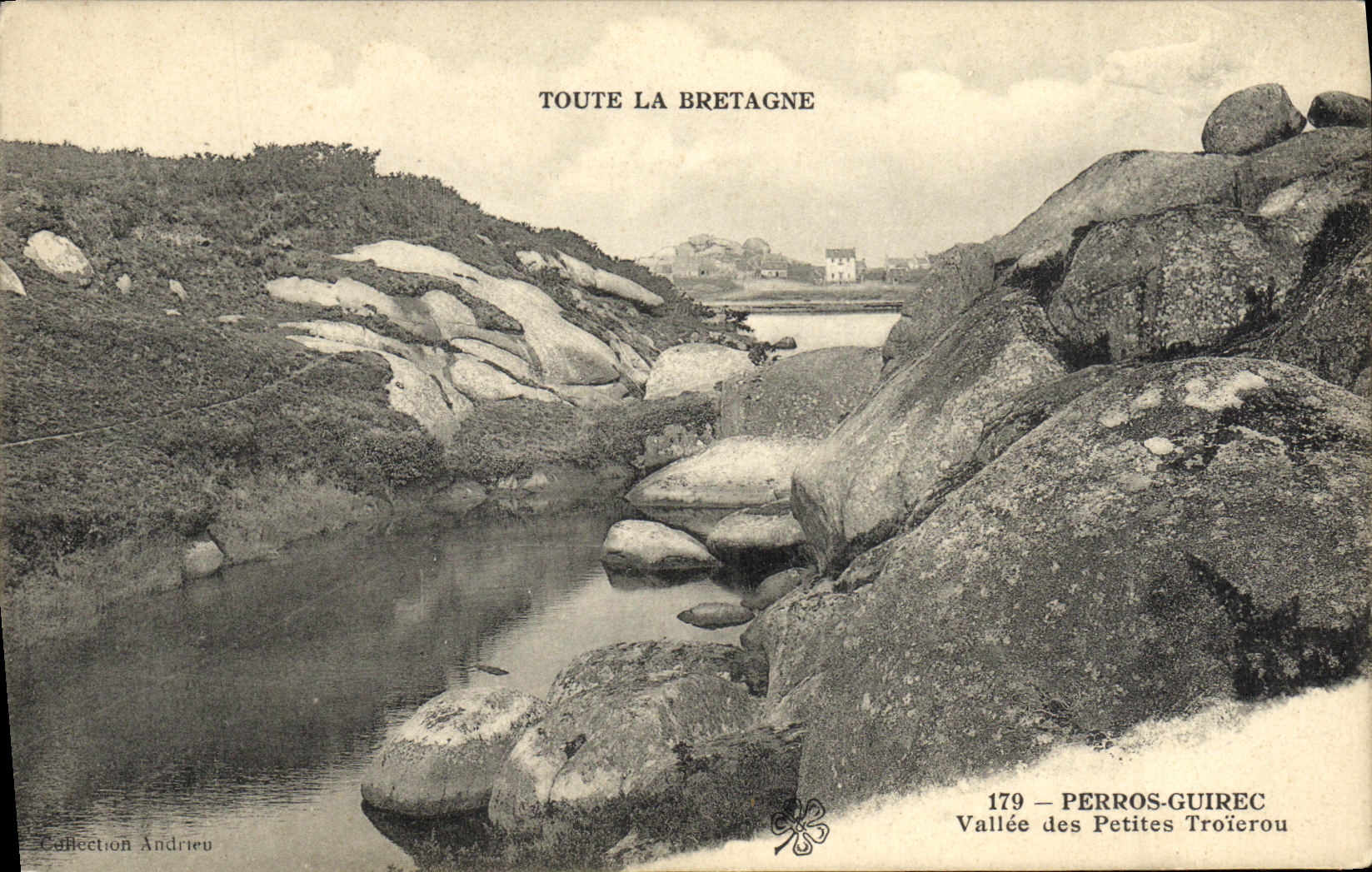 CPA Perros Guirec Vallee des petites Troierou