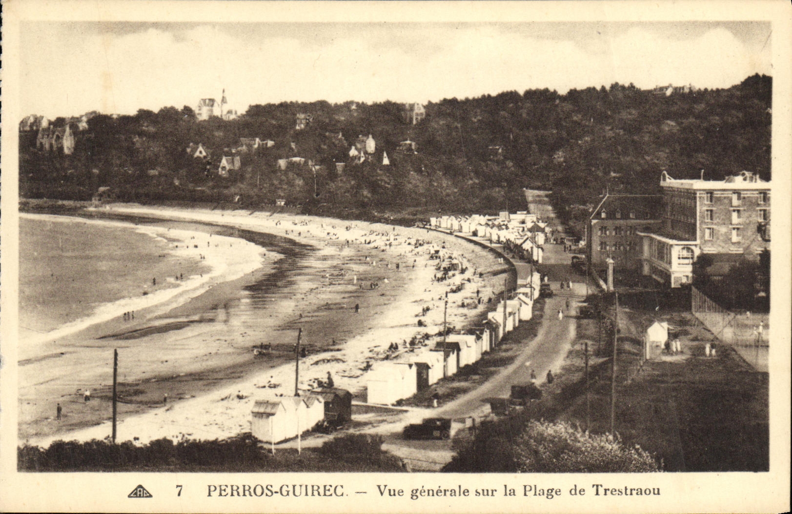 CPA Perros Guirec Vue Generale sur la Plage de Trestraou