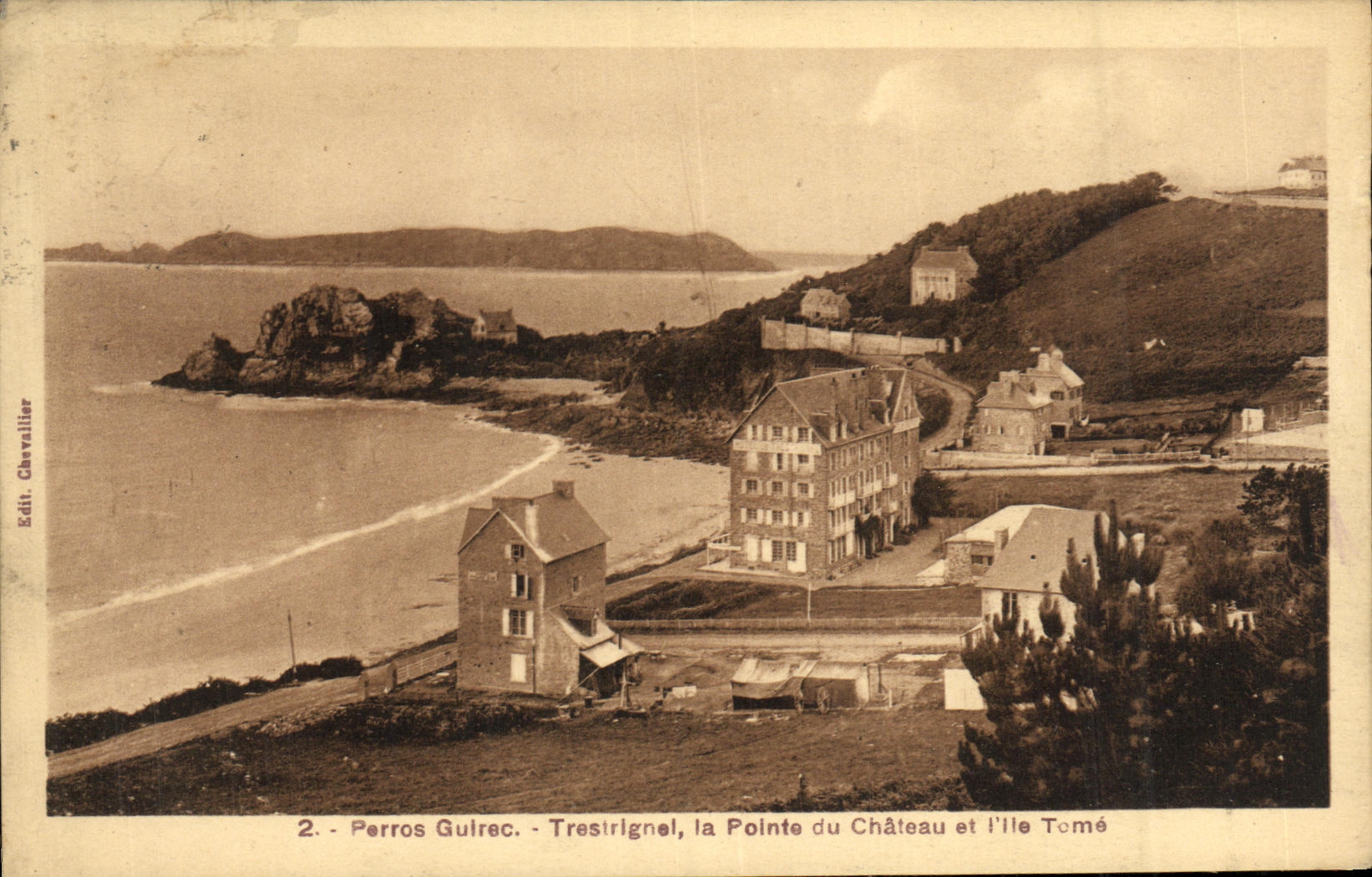 CPA Perros Guirec Trestrignel la Pointe du Chateau et l lle Tome