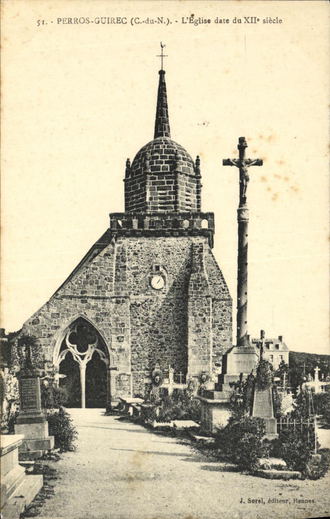 CPA Perros Guirec L Eglise date du Xll e siecle
