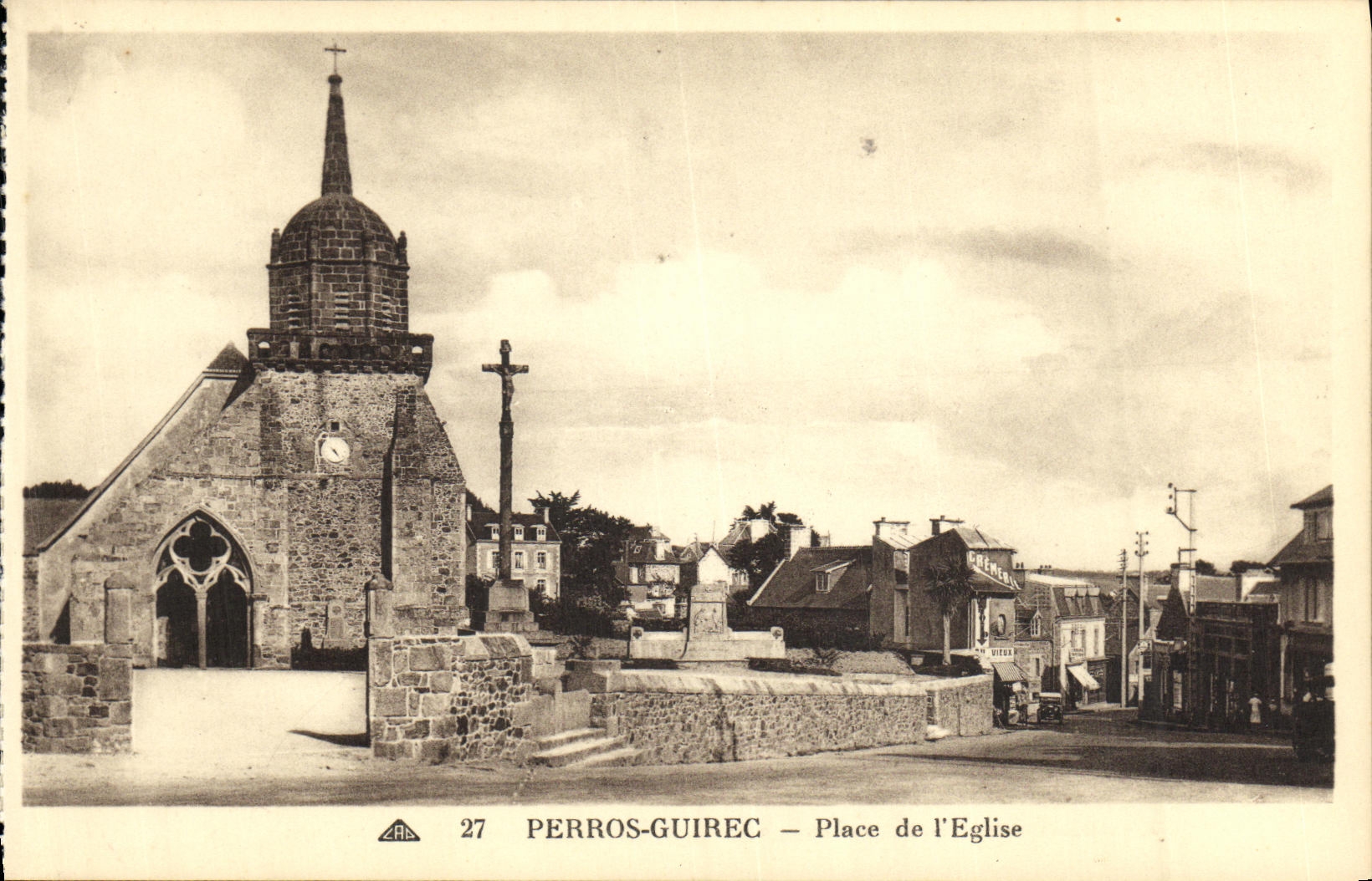 CPA Perros Guirec Place de l Eglise