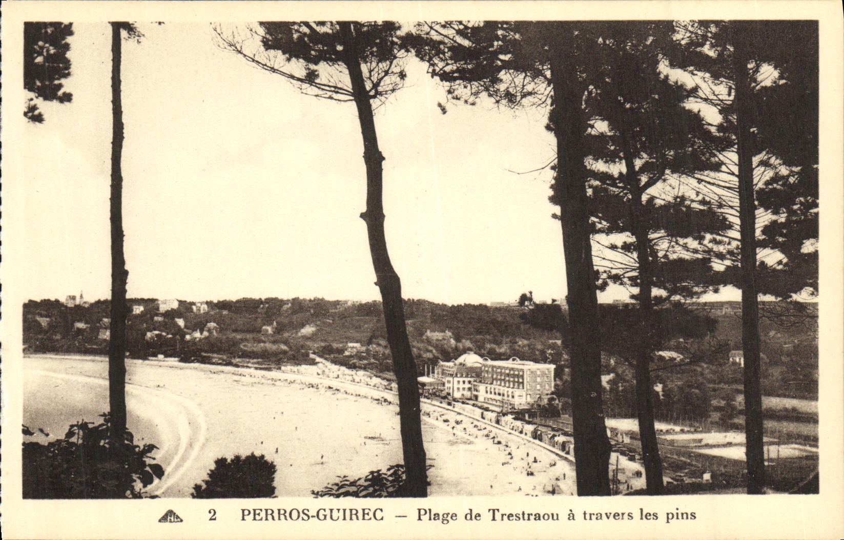 CPA Perros Guirec Plage de Trestraou a travers les pins