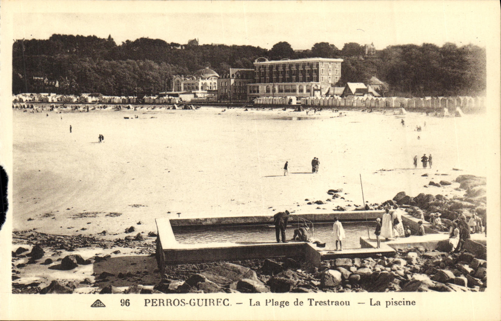 CPA Perros Guirec La Plage de Trestraou La Piseine