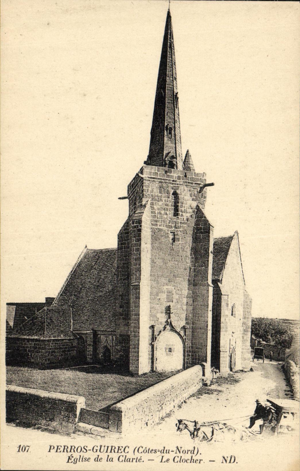 CPA Perros Guirec Eglise de la Clarte Le Clocher Caleche