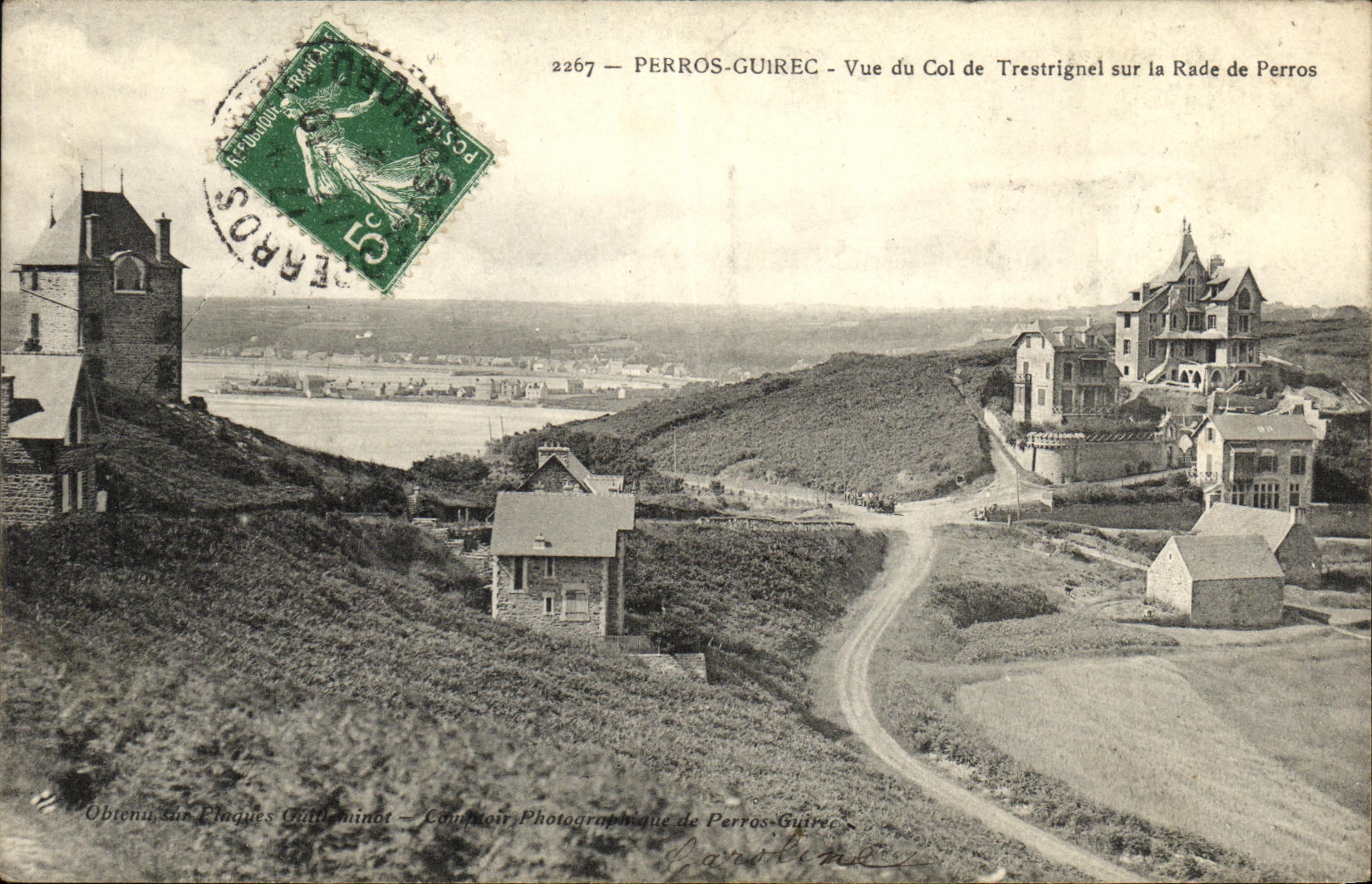 CPA Perros Guirec Vue du Col de Trestrignel sur la Rade de Perros
