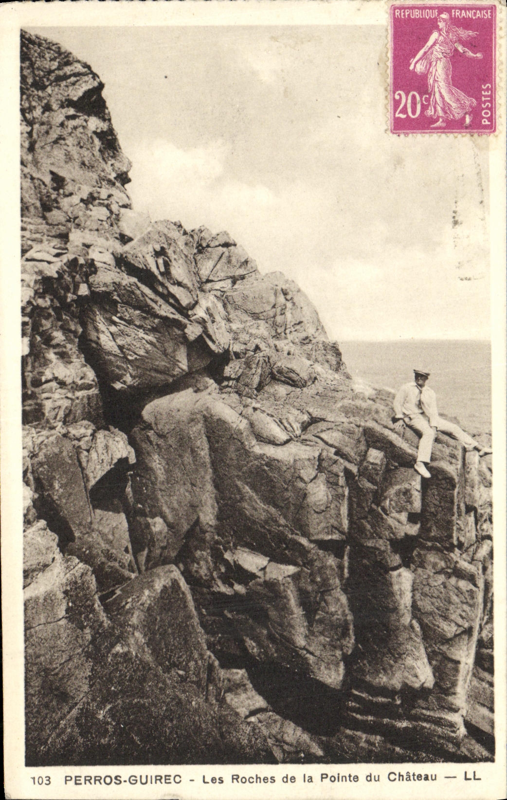 CPA Perros Guirec Les Roches de la Pointe du Chateau