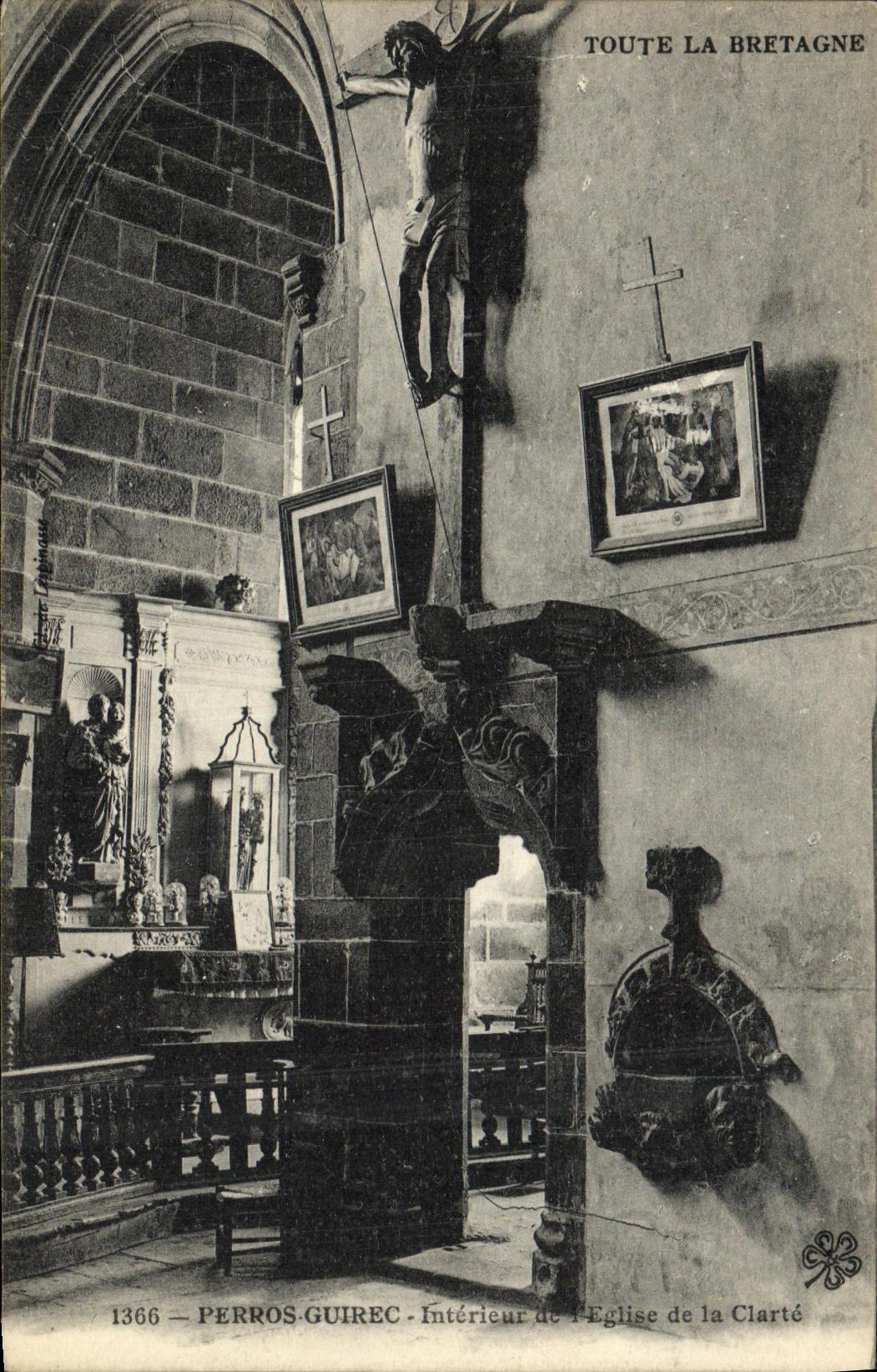 CPA Perros Guirec Interieur de l Eglise de la Clarte