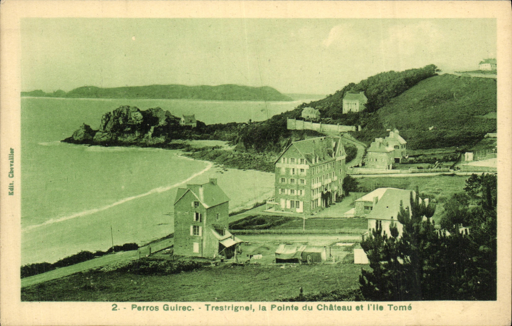 CPA Perros Guirec Trestraou La Pointe du Chateau et l lle Tome
