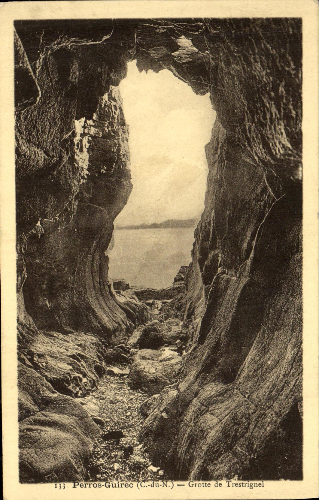 CPA Perros Guirec Grotte de Trestrignel