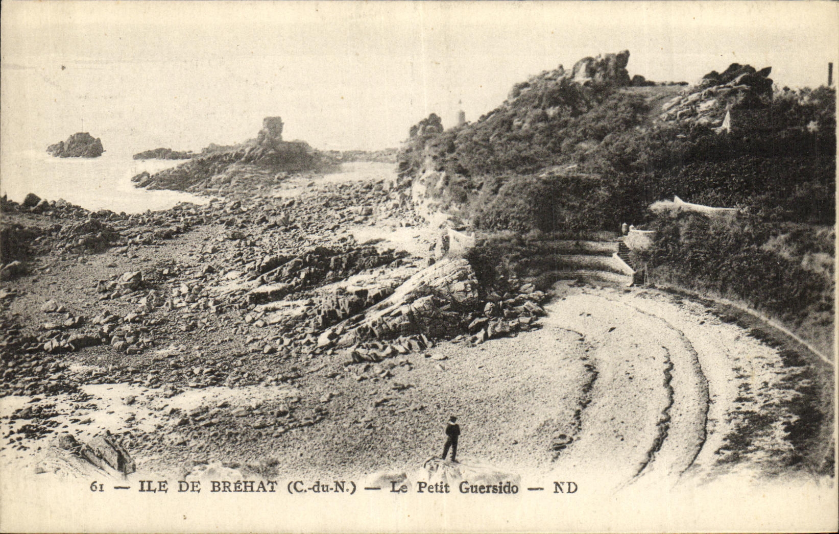 VINTAGE POSTCARD Island of Brehat Small Guersido