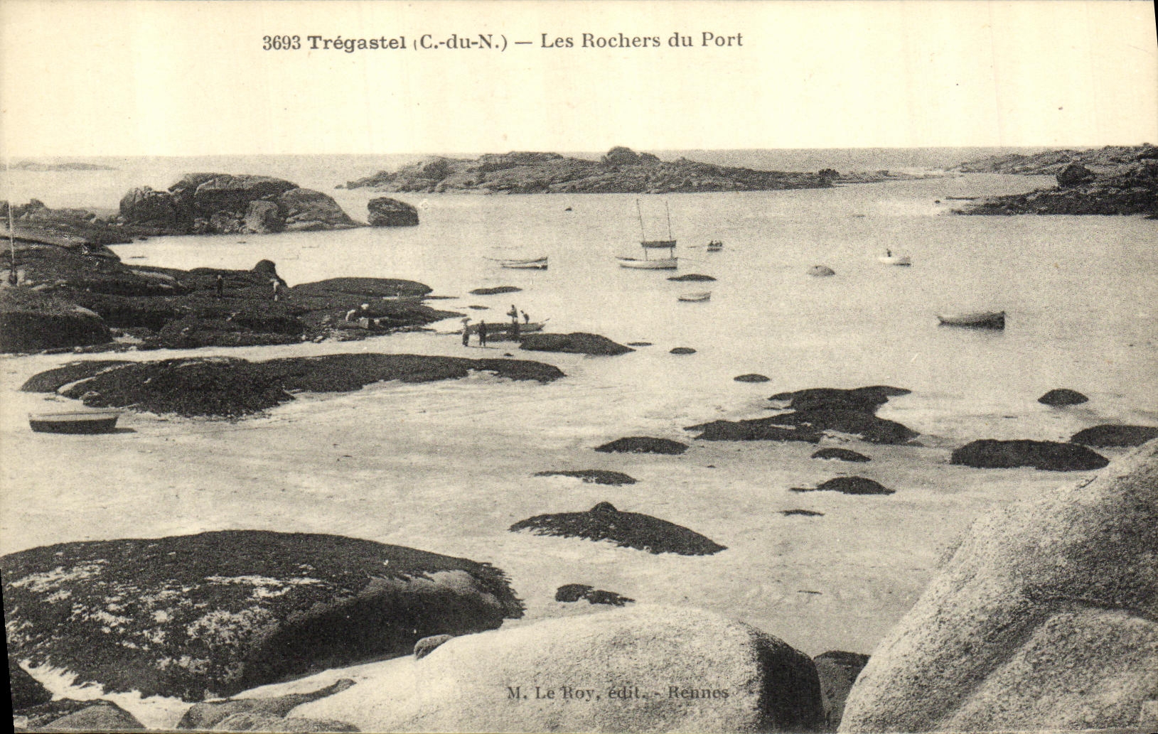 CPA Tregastel Les Rochers du Port