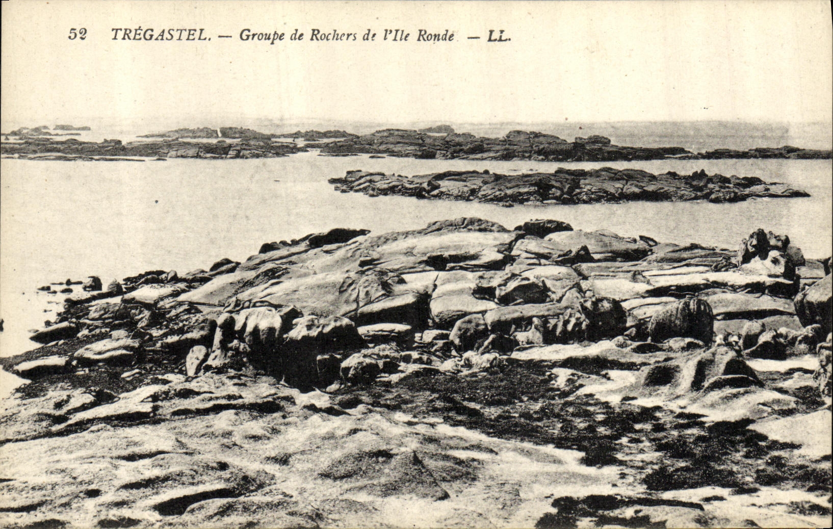 CPA Tregastel Groupe de Rochers de I Ile Ronde