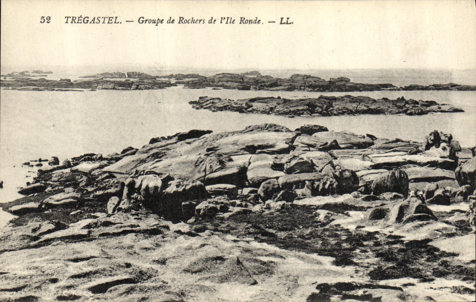 CPA Tregastel Groupe de Rochers de I Ile Ronde