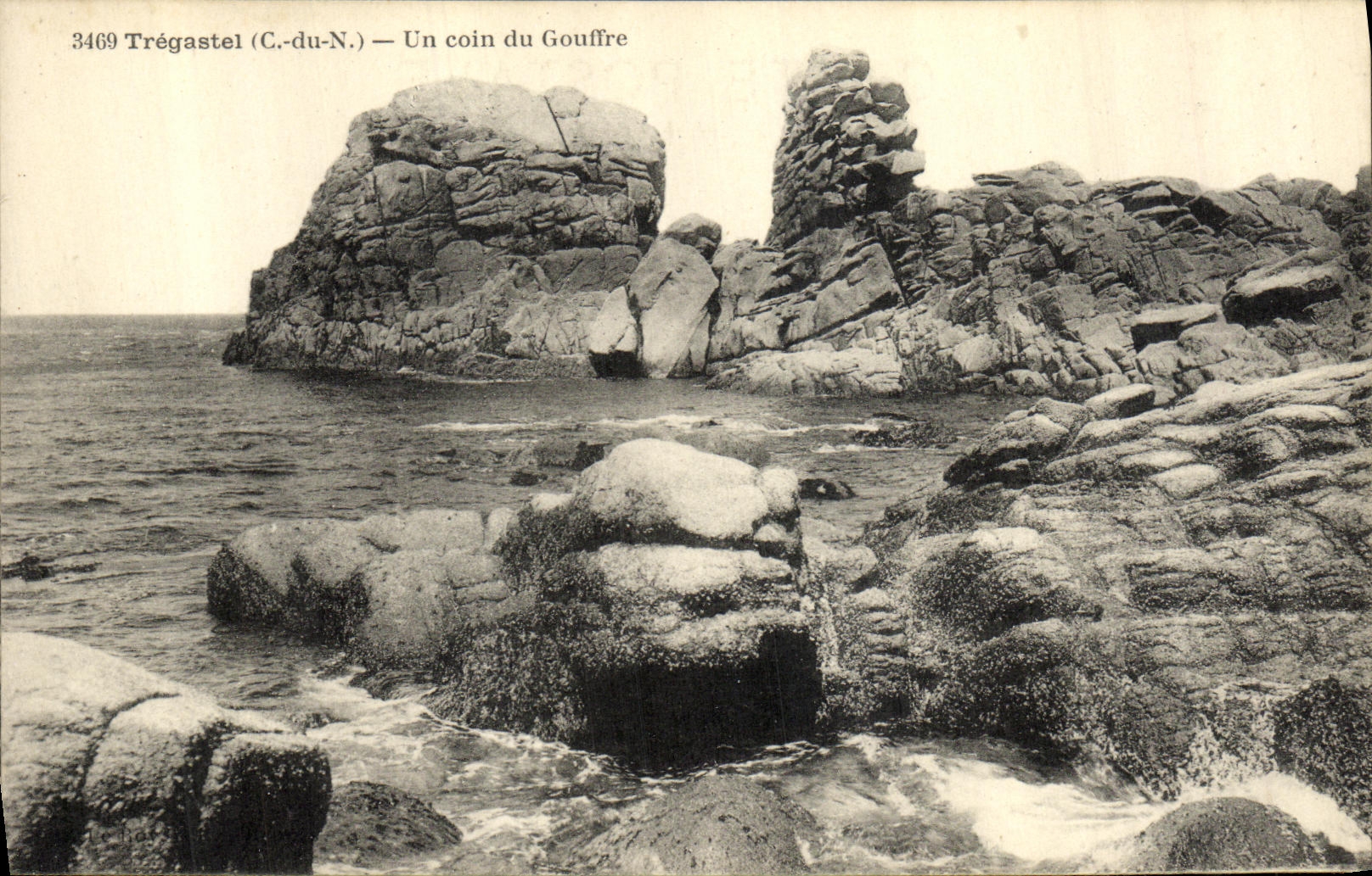 CPA Tregastel Un Coin du Gouffre
