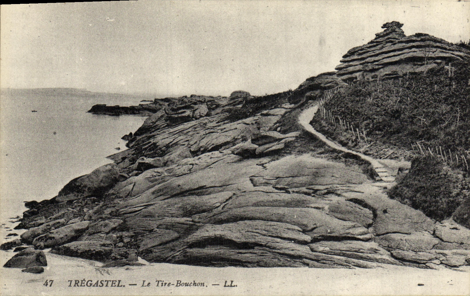 CPA Tregastel Le Tire Bouchon