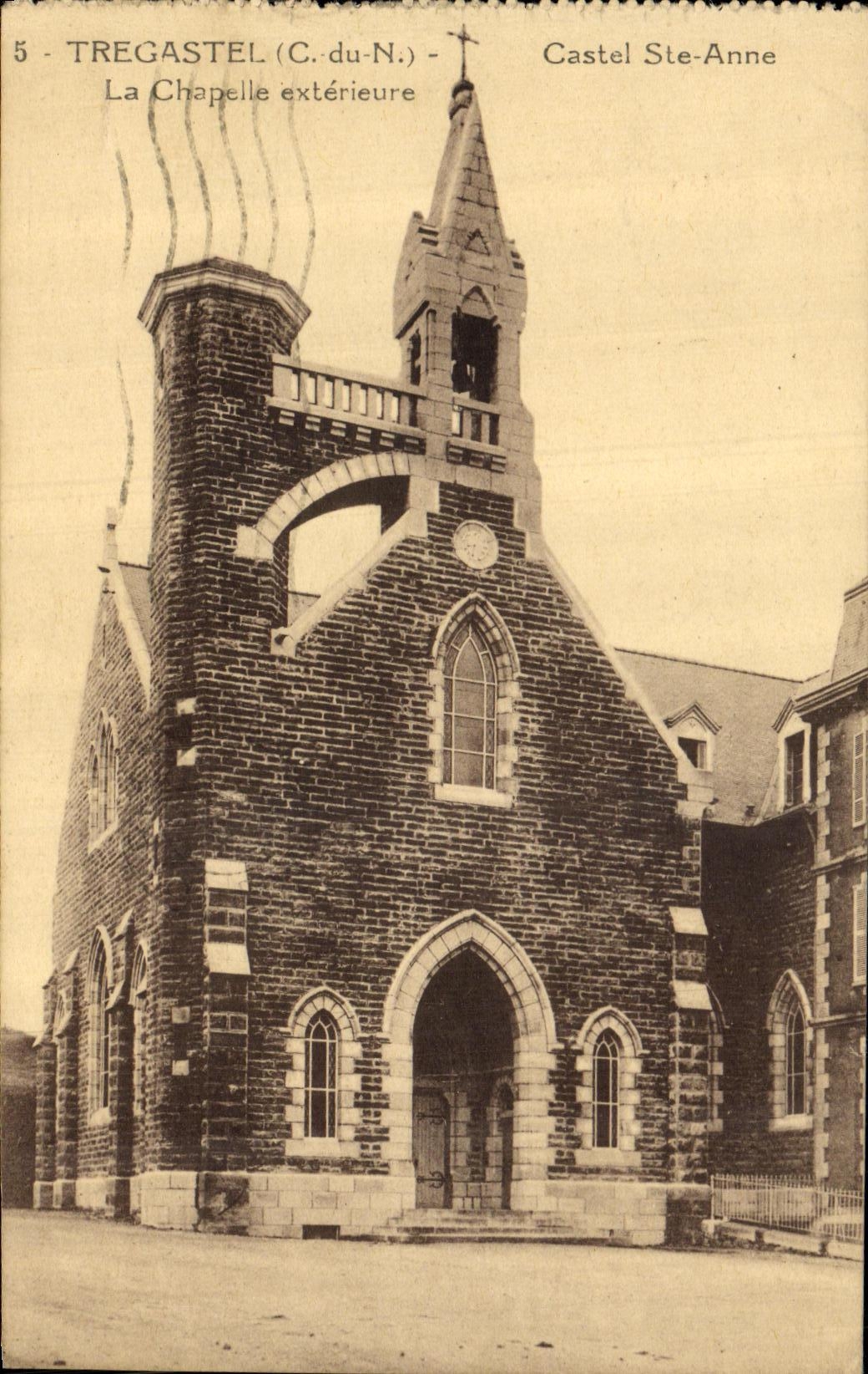 CPA Tregastel Castel Ste Anne La Chapelle Exterieure