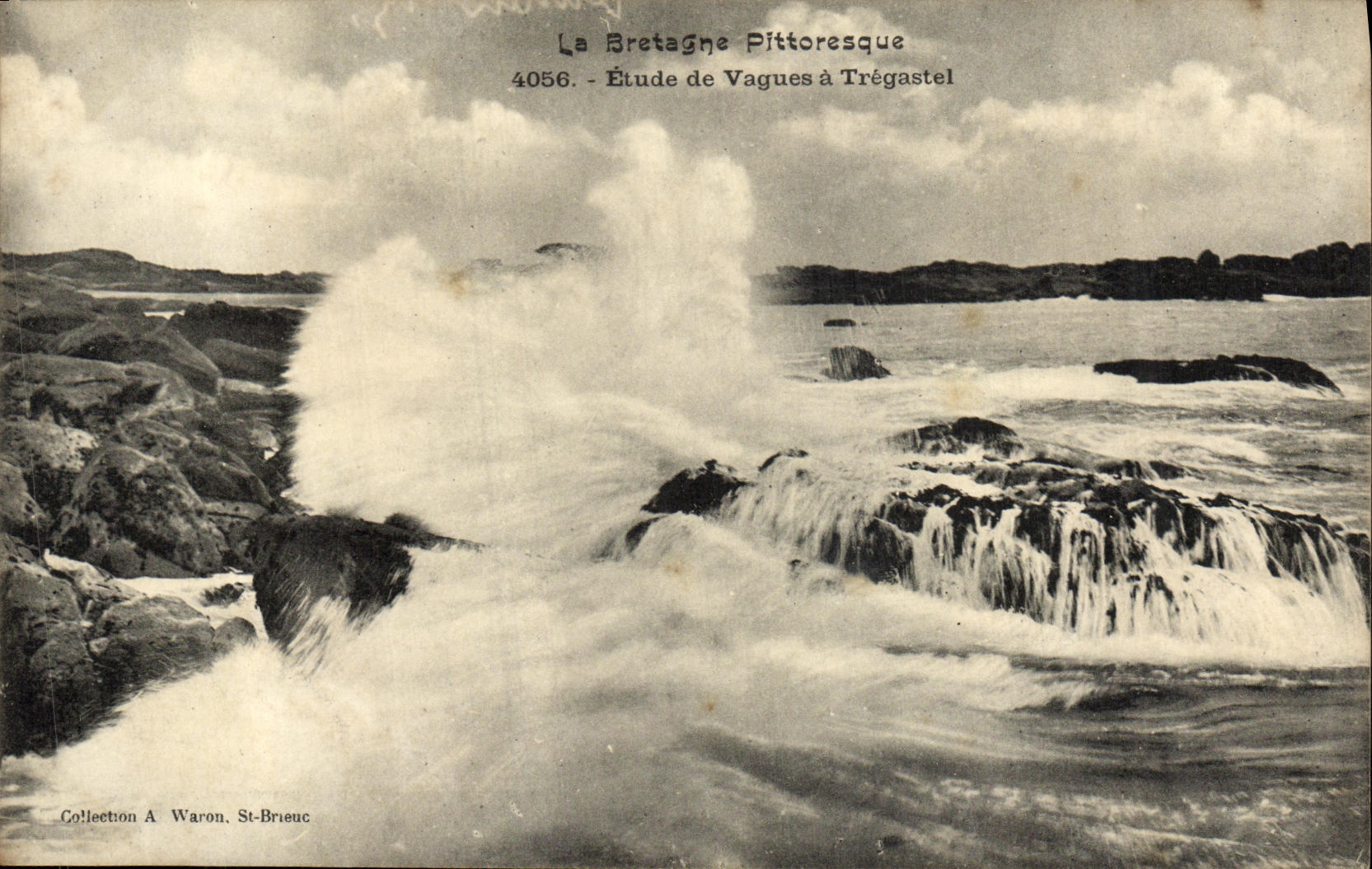 CPA La Bretagne Pittoresque Etude de Vagues a Tregastel