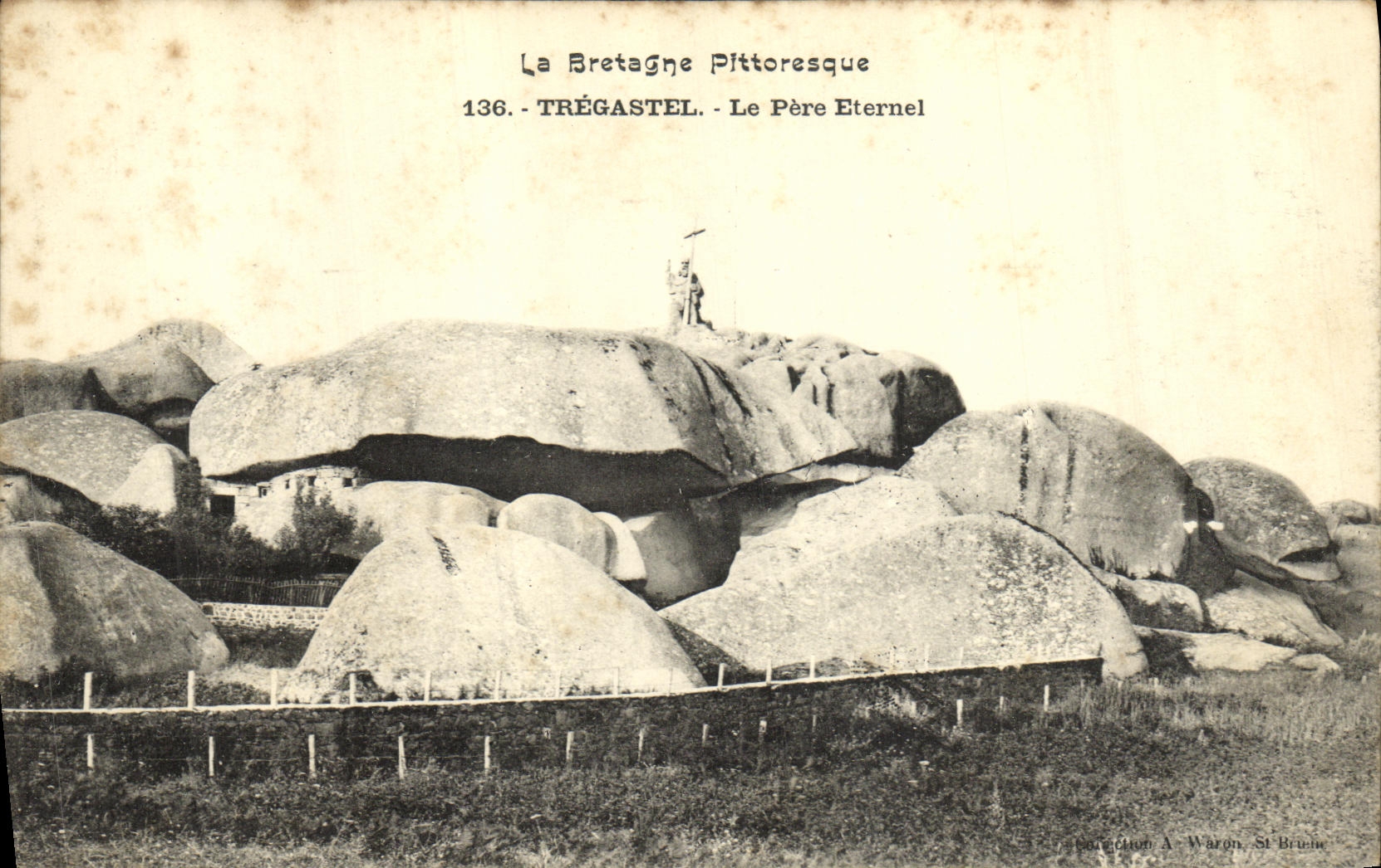 CPA La Bretagne Pittoresque Tregastel Le Pere Eternel