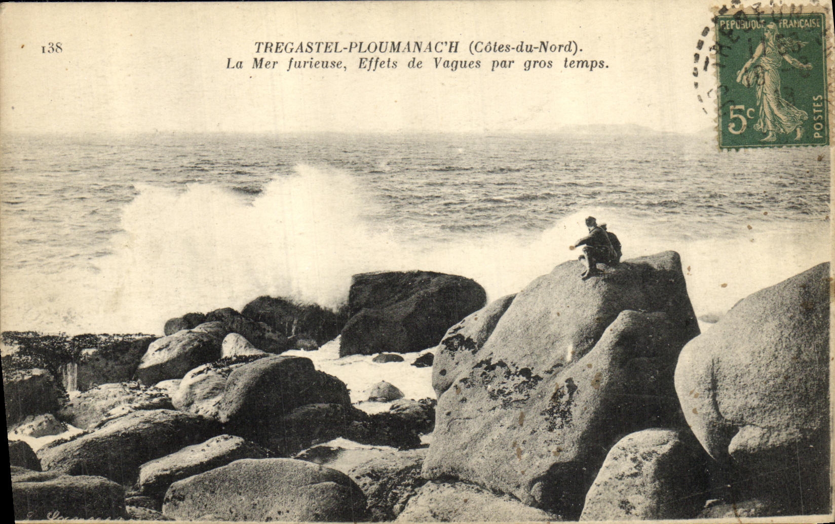 CPA Tregastel Ploumanac h La Me Furieuse Effets de Vagues par gros temps