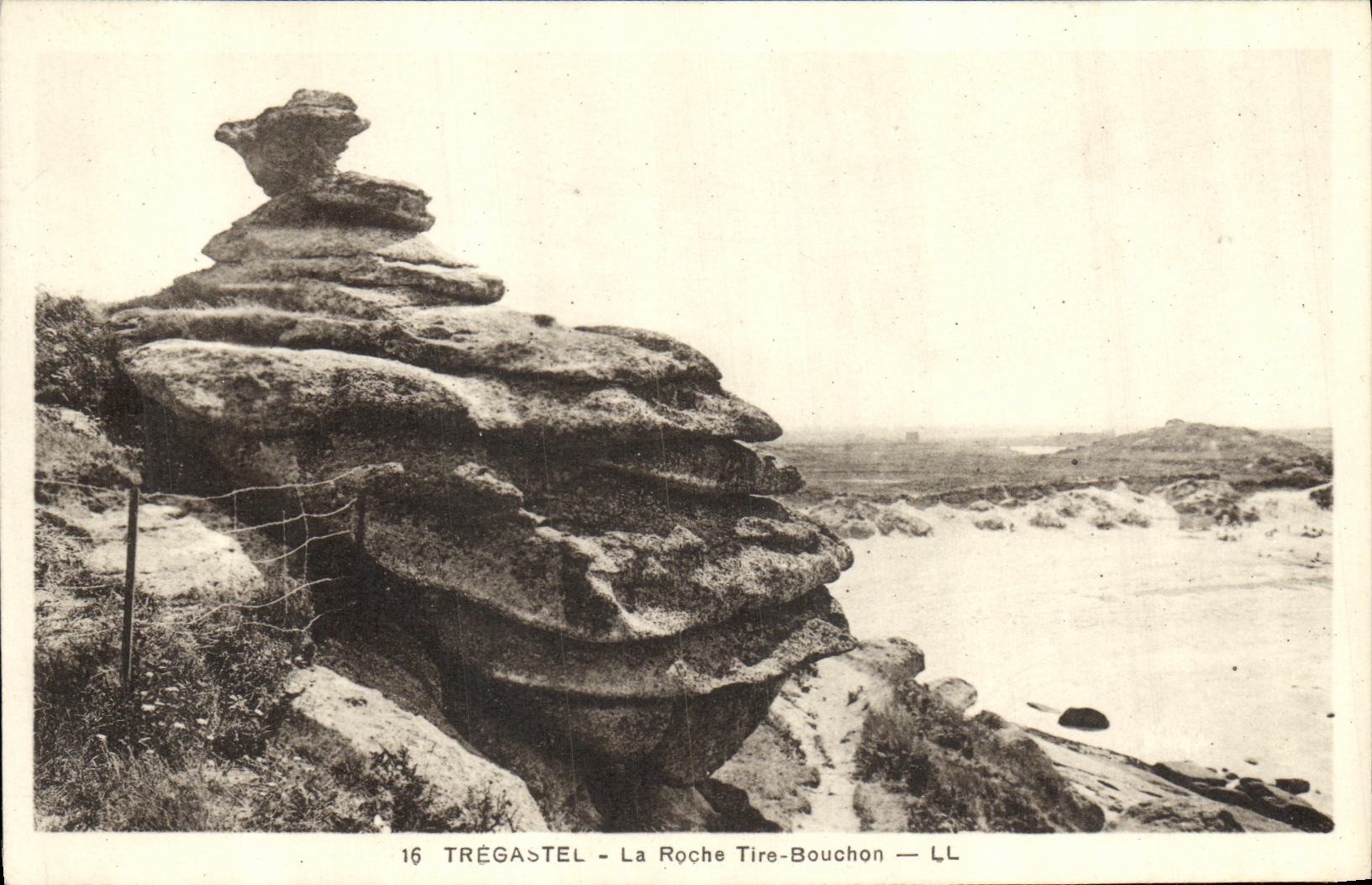 CPA Tregastel La Roche Tire Bouchon