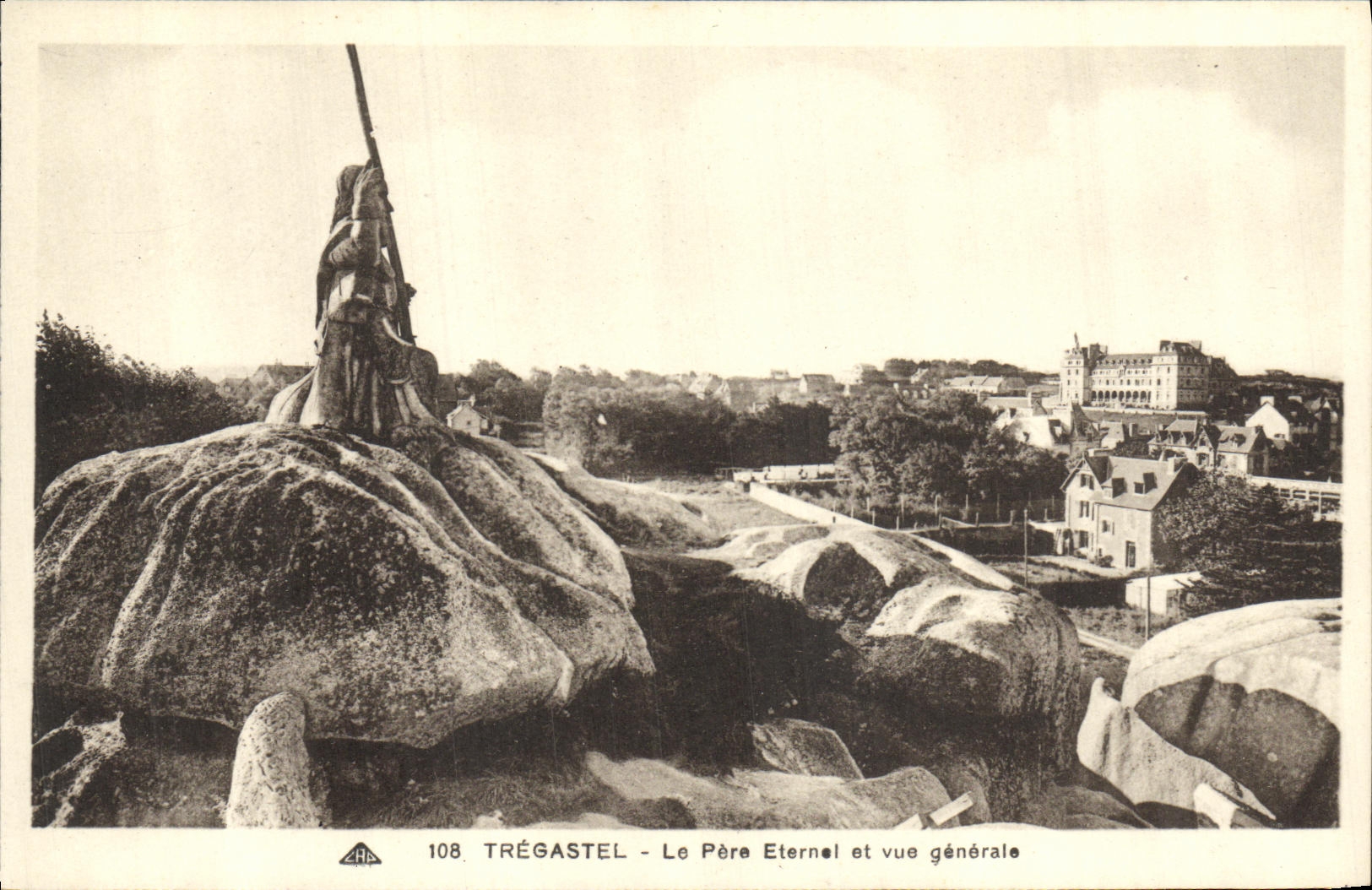 CPA Tregastel Le Pere Eternel et Vue Generale
