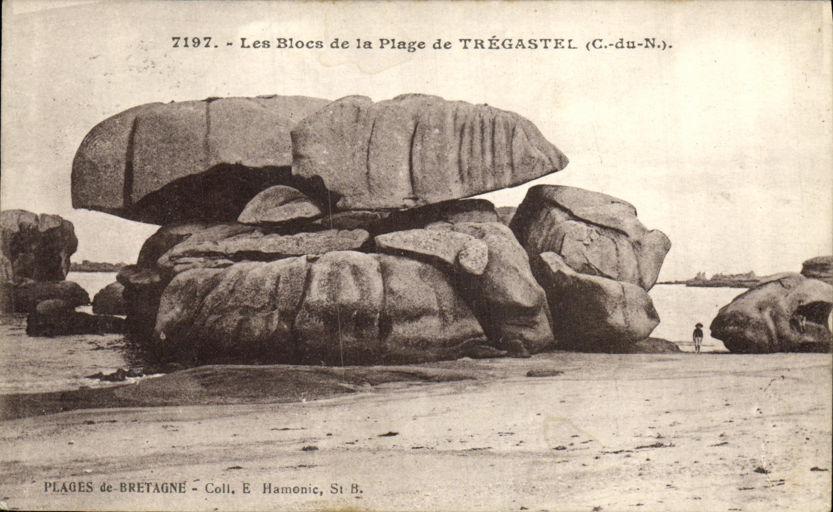 CPA Les Blocs de la plage de Tregastel