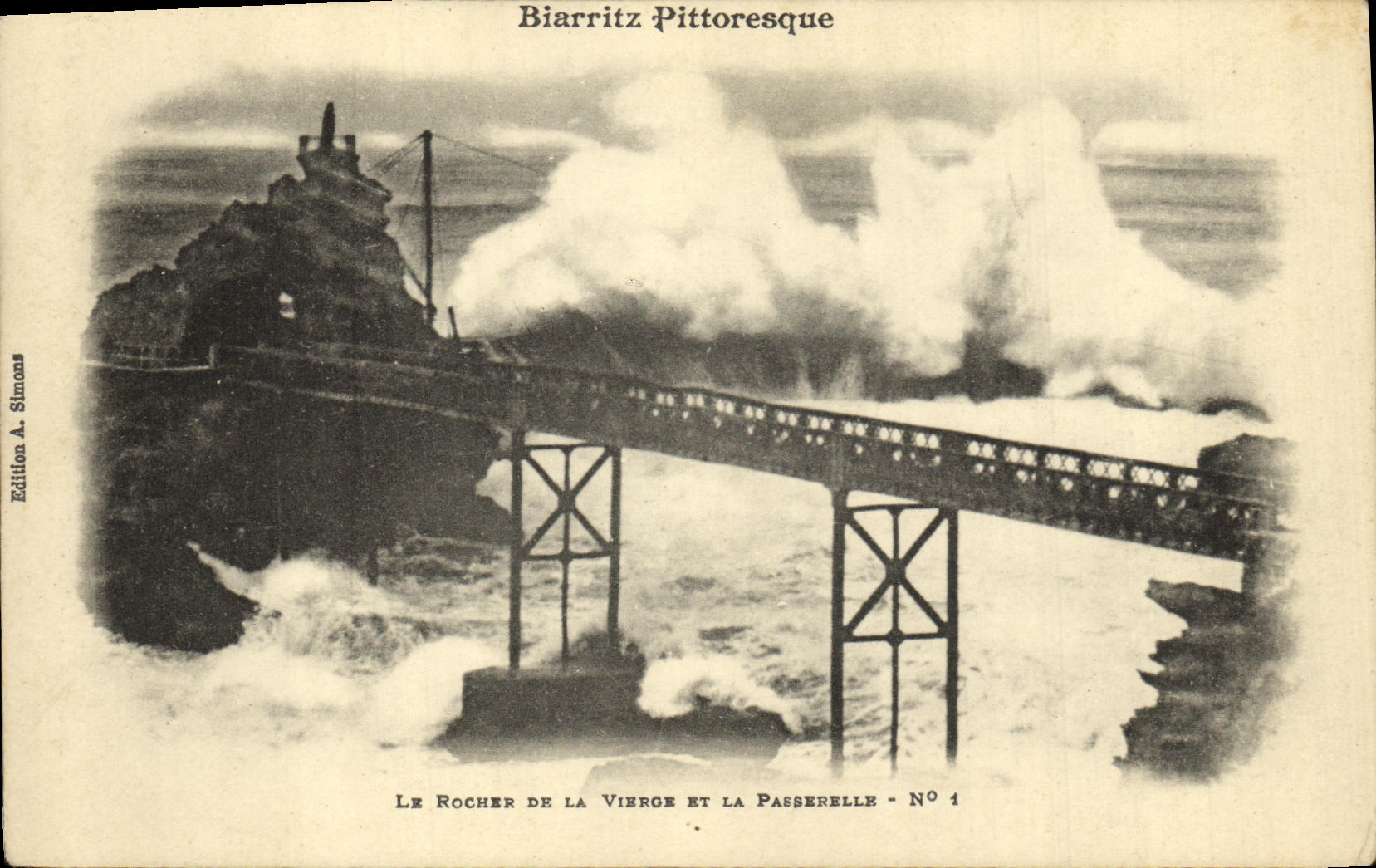 CPA Biarritz Pittoresque La Rocher de la Vierge et la Passerelle