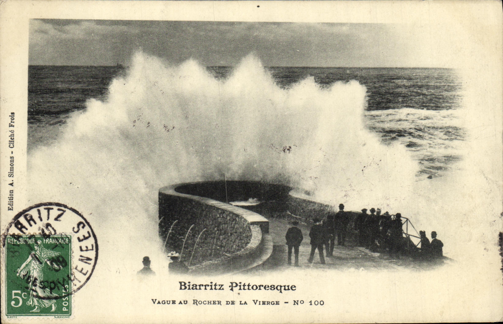 CPA Biarritz Pittoresque Vague au rocher de la vierge 