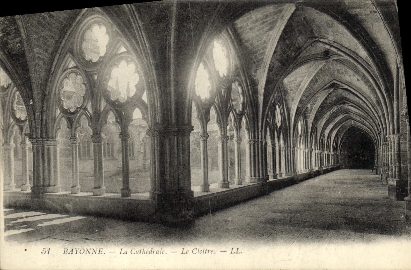 CPA Bayonne La Cathedrale Le Cloitre